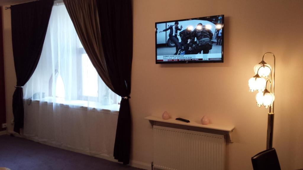 Rosemount Palace Aberdeen Room photo